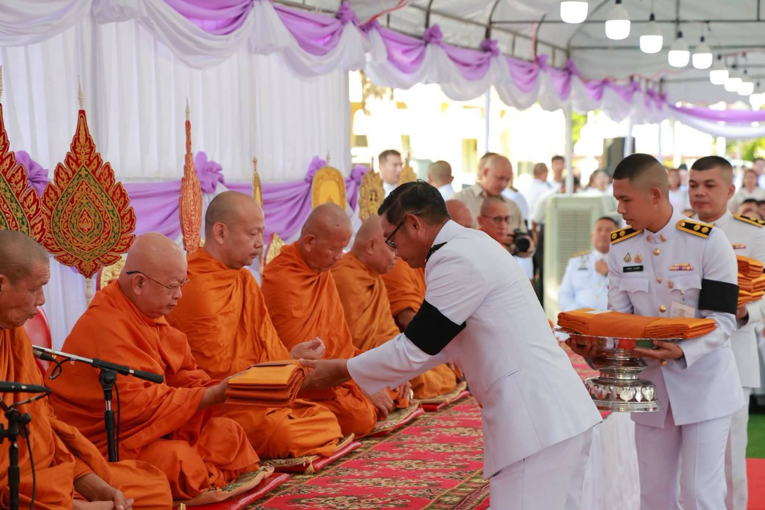 title - ปฏิรูปที่ดินจังหวัดเพชรบุรี พร้อมด้วย เจ้าหน้าที่ส.ป.ก.เพชรบุรี ร่วมพิธีเจริญพระพุทธมนต์และทำบุญตักบาตรถวายเป็นพระราชกุศล เฉลิมพระเกียรติสมเด็จพระนางเจ้าฯ พระบรมราชินี